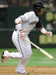 【日本ハム－ロッテ】日本ハム稲葉は勝ち越し打を放つ（撮影・小沢裕）