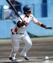 【楽天－ヤクルト】左翼越え２点本塁を放つ青木（撮影・水谷安孝）