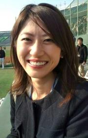 巨人の宮崎キャンプを取材に訪れたTBS岡村仁美アナ(撮影・今井貴久)