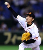 【巨人-ヤクルト】2番手で登板する上原(撮影・為田聡史)