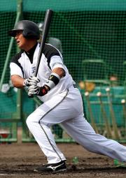 シート打撃をする中田（撮影・長島一浩）