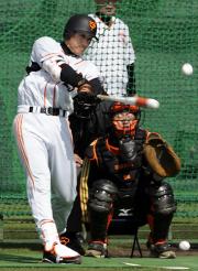 フリー打撃で快音を響かせた巨人・李(共同)