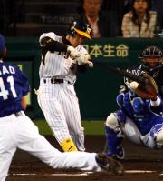 【阪神-中日】中安を放つ平野(撮影・上田博志)