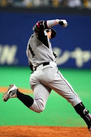 【中日－阪神】勝ち越しの３ランを放った鳥谷（撮影・清水貴仁）
