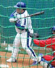 2軍に合流し打撃練習を行う中田亮(撮影・鈴木忠平)