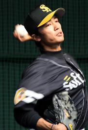 ブルペンで立ち投げを行う和田(撮影・藤尾明華)