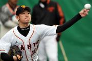 ブルペンで投げ込む育成選手の星野(撮影・松本俊)