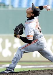 紅組２番手の土本は、１回を打者３人で抑えた（撮影・松本俊）