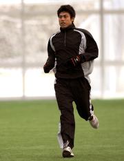 休日に走り込む西村健（撮影・宮川勝也）