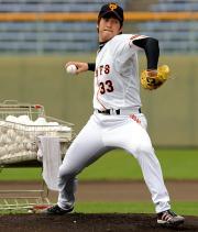 フリー打撃に登板した野間口（撮影・宮川勝也）