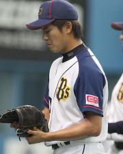 【オリックス－日本ハム】ベンチへ向かう山本省吾（撮影・岡潤一）