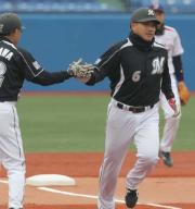 【ヤクルト－ロッテ】本塁打を放ったロッテ井口（撮影・沢野健太）