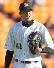 【ロッテ－ソフトＢ】１失点し苦い表情の小林（撮影・沢野健太）