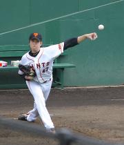 ブルペンで約２００球を投げ込んだ山口（撮影・沢野健太）
