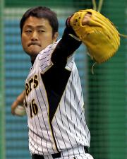 指名練習に参加しキャッチボールする安藤優也（撮影・加藤哉）
