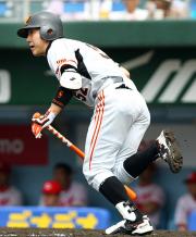 2回、先制適時打を放つ岩舘(撮影・中島郁夫)