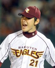 【楽天－ソフトバンク】松田を打ち取り、叫ぶ岩隈（撮影・柴田隆二）