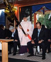 榎原神社で無事息災祈願を受ける西武渡辺監督（右）ら（撮影・小沢裕）