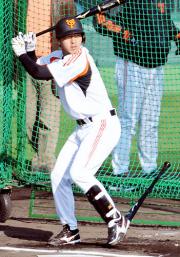 巨人長野は居残り特打で打ち込む（撮影・松本俊）