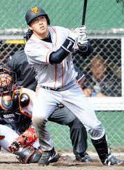 紅白戦で長野は「プロ初」となる左越え3点本塁打を放つ(撮影・松本俊)