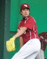 ブルペン投球を行った楽天田中（撮影・宮下敬至）