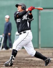 左翼にソロ本塁打を放つ金泰均(撮影・浅見桂子)