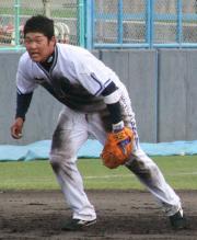 特守を受ける横浜筒香嘉智（撮影・鈴木良一）