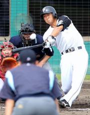 ６回、二塁打を放った中田翔（撮影・浅見桂子）