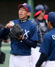 ピンチが続き厳しい表情のオリックス平野佳寿（撮影・宮崎幸一）