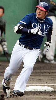 ２回、左二塁打を放ったオリックスＴ－岡田（撮影・宮崎幸一）
