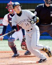 【ヤクルト－阪神】４回、ソロ本塁打を放った桜井（撮影・水谷安孝）
