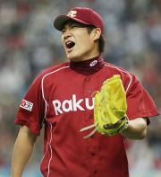 【オリックス－楽天】５回、笑顔をほころばせる田中（撮影・中島郁夫）