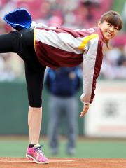 楽天－オリックス戦で始球式を行った安田美沙子（撮影・小沢裕）