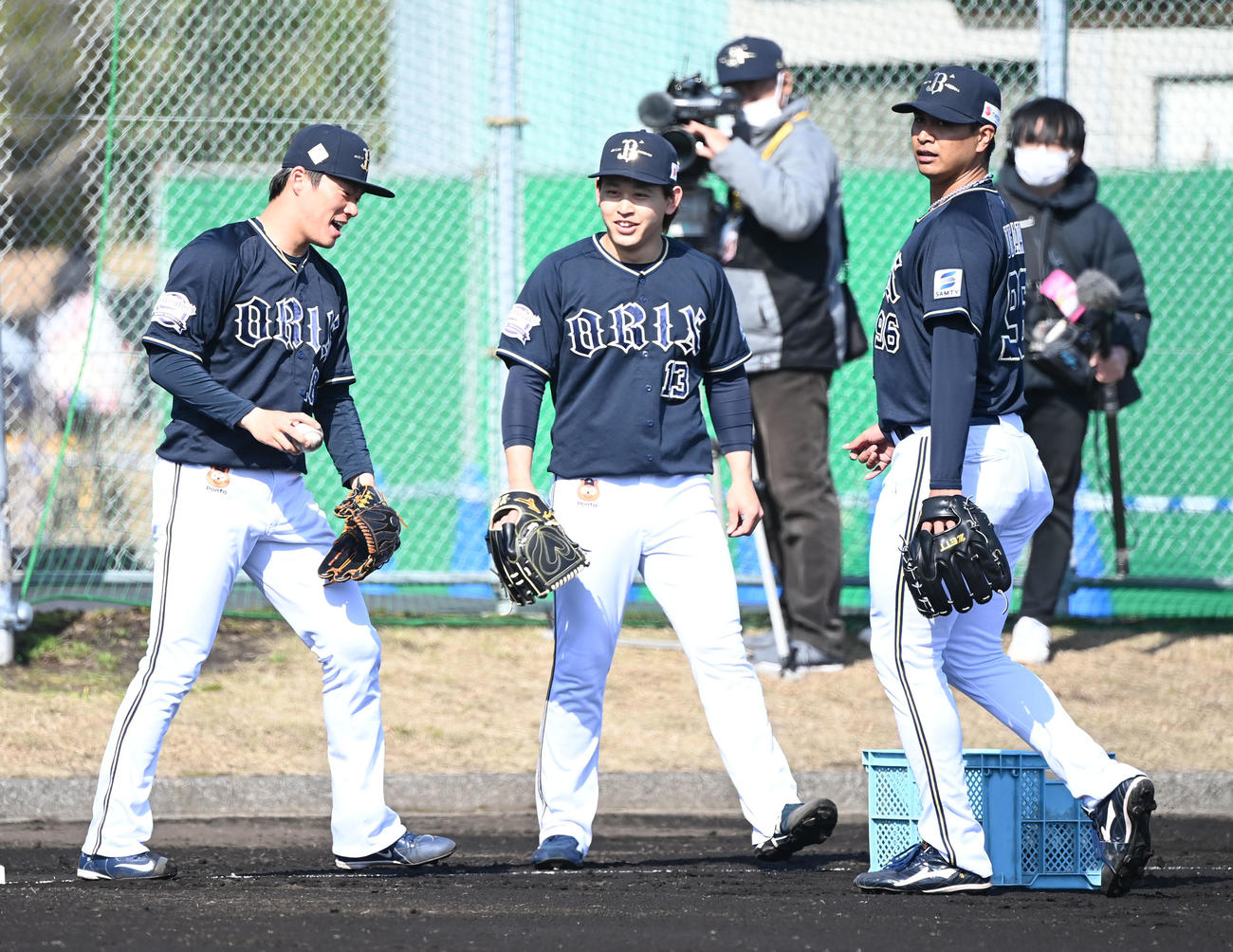 WBC合宿に参加する左から山本、宮城、宇田川はキャンプで最終調整する（撮影・和賀正仁）