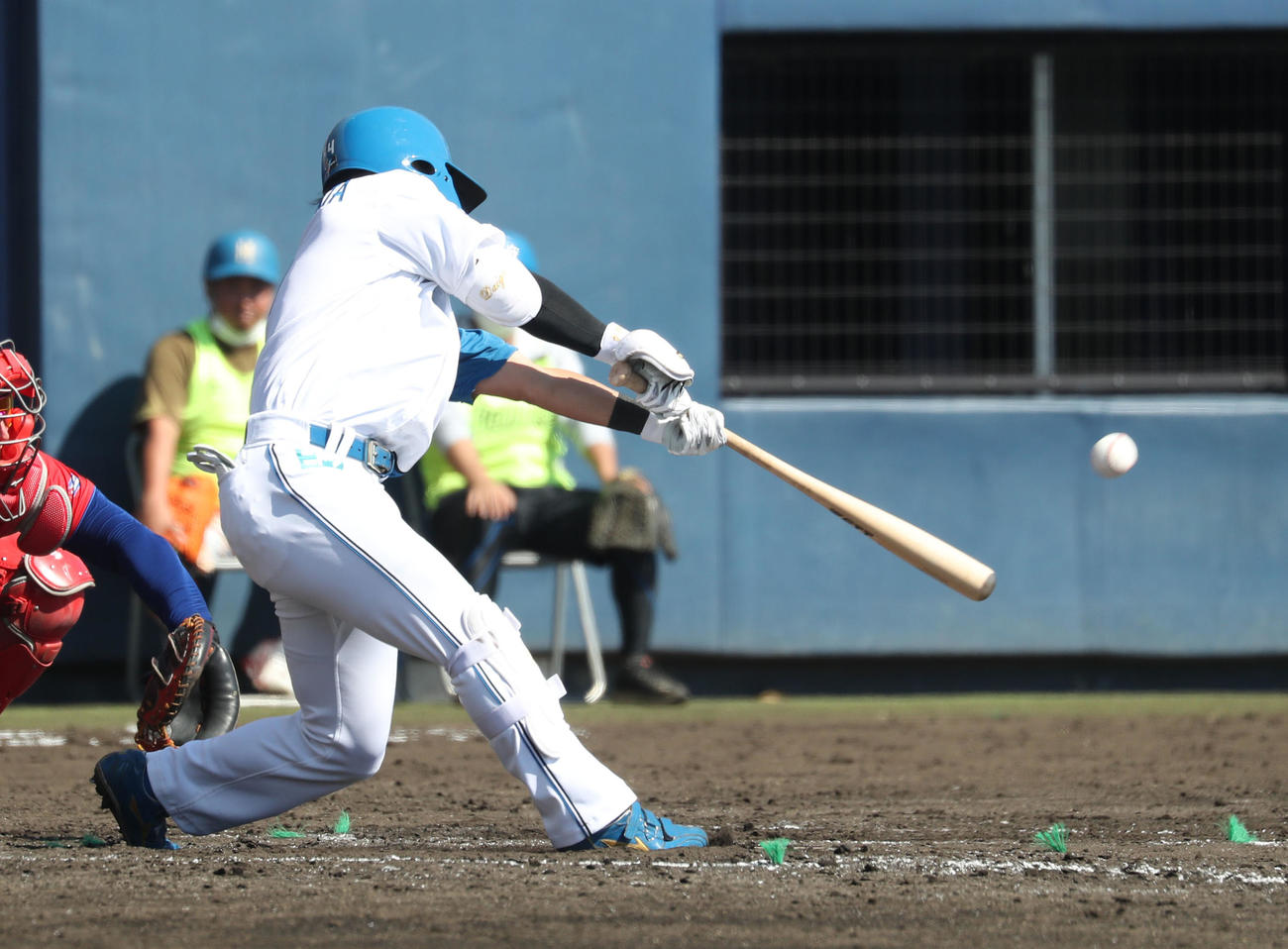 日本ハム対キューバ　3回裏日本ハム1死一、二塁、上川畑は右前打を放つ（撮影・佐藤翔太）