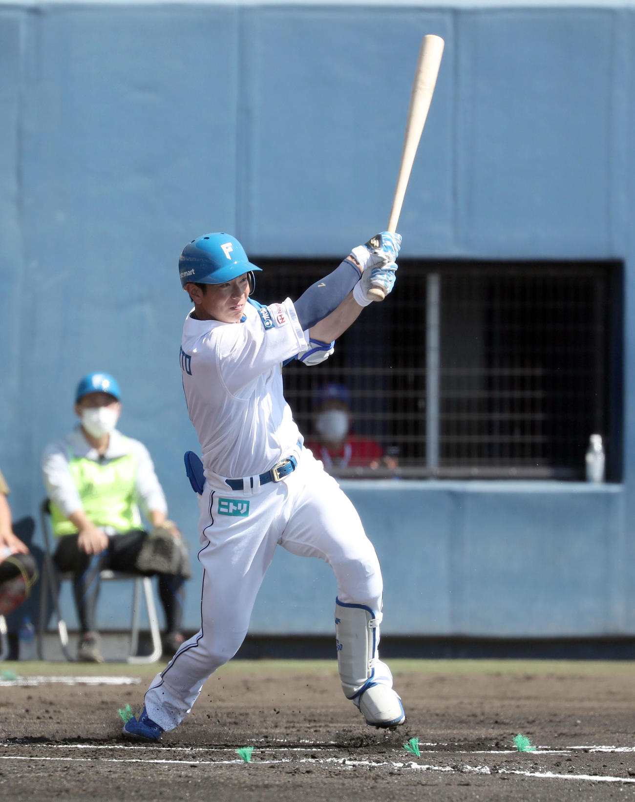 日本ハム対キューバ　1回裏日本ハム1死一塁、松本剛は右前打を放つ（撮影・佐藤翔太）