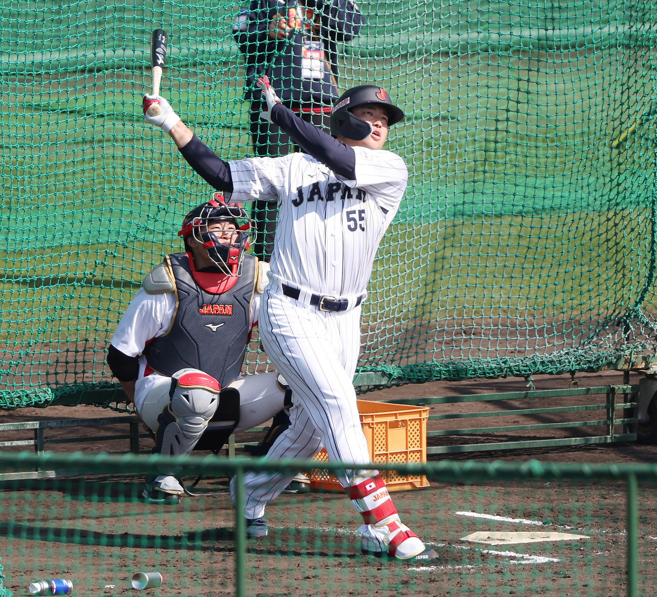 フリー打撃を行う村上（撮影・前田充）