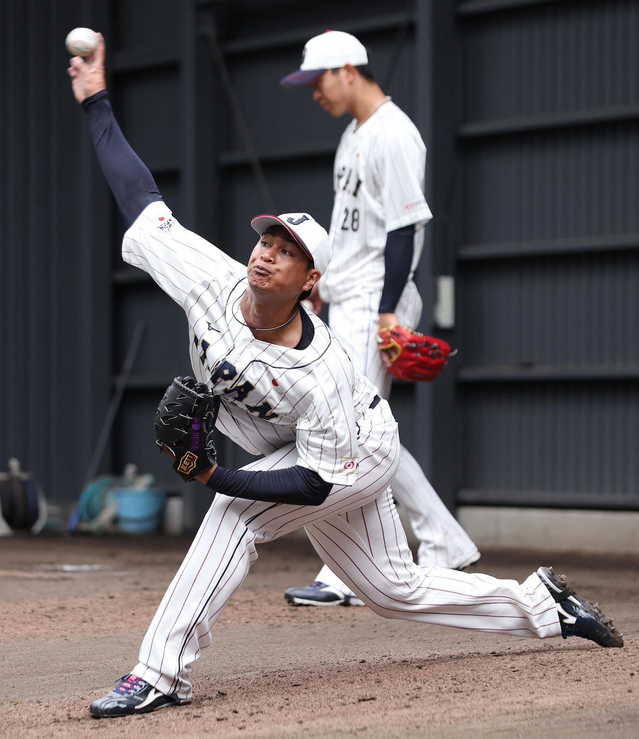 ブルペンで力投する宇田川（撮影・前田充）
