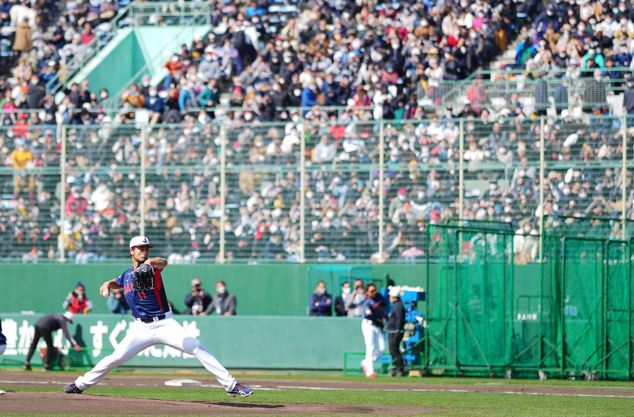 ライブBPで登板するダルビッシュ（撮影・垰建太）