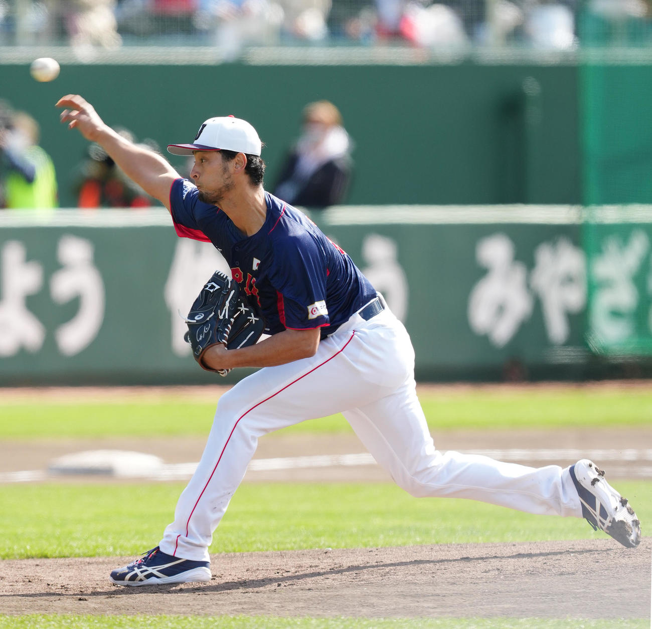 ライブBPに登板し力投するダルビッシュ（撮影・菅敏）