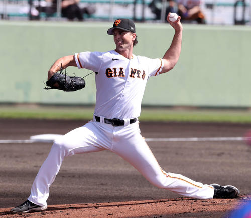 巨人対キューバ代表　力投する巨人先発のグリフィン（撮影・浅見桂子）