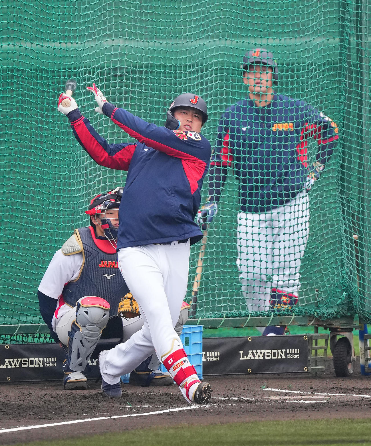 フリー打撃を行う村上（撮影・垰建太）