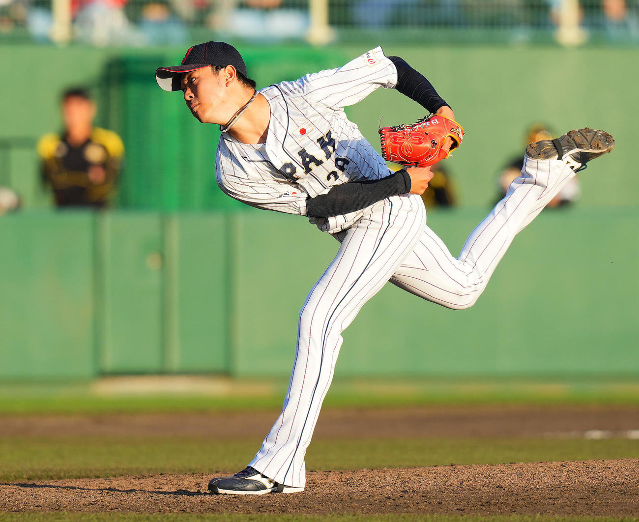 日本対ソフトバンク　タイブレーク方式の10回、力投する高橋宏（撮影・垰建太）