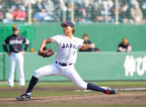 日本対ソフトバンク 3回表、日本2番手で登板し力投する今永(撮影・垰建太)