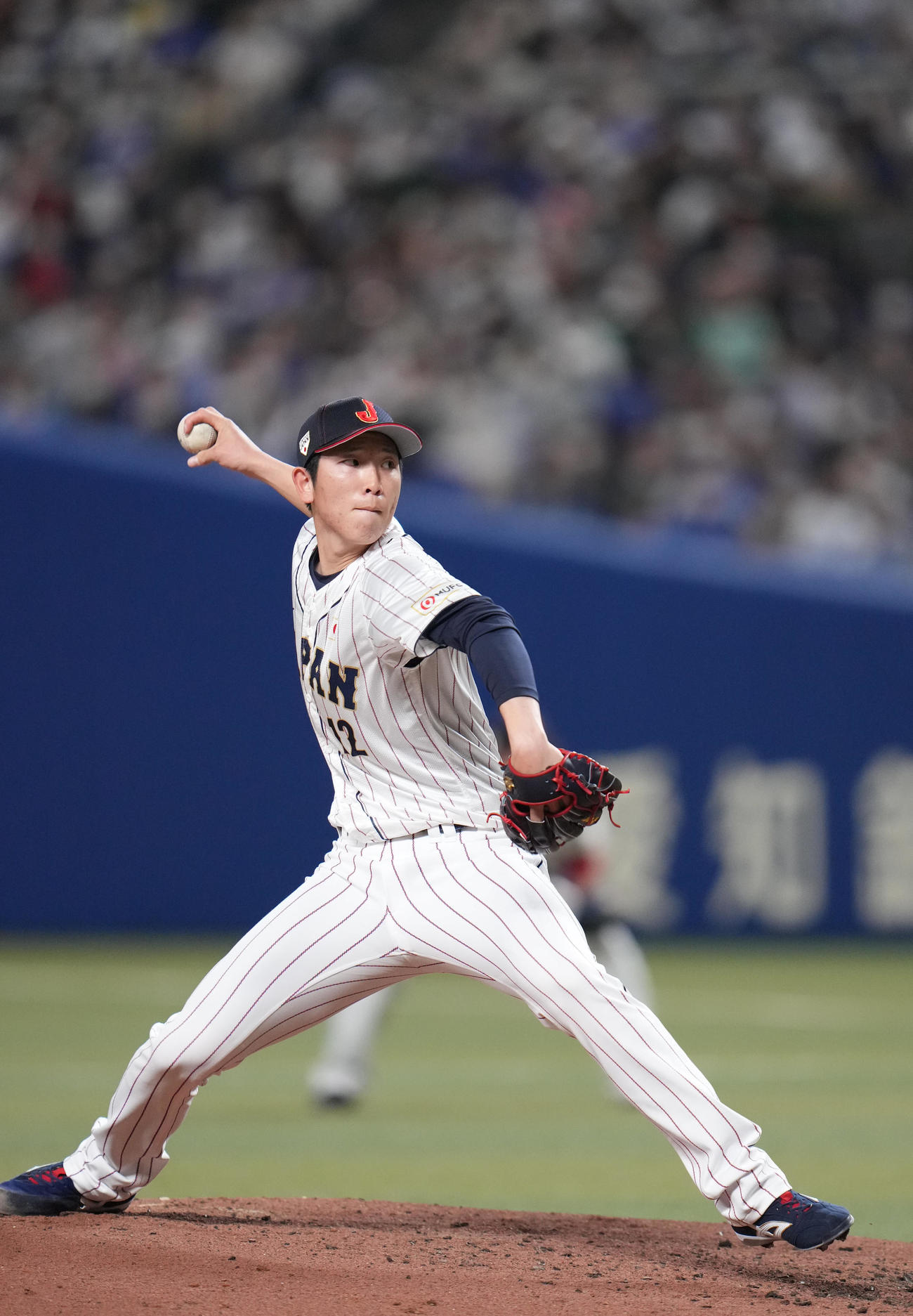 侍ジャパン対中日　4回表から登板する侍ジャパン2番手の戸郷（撮影・狩俣裕三）