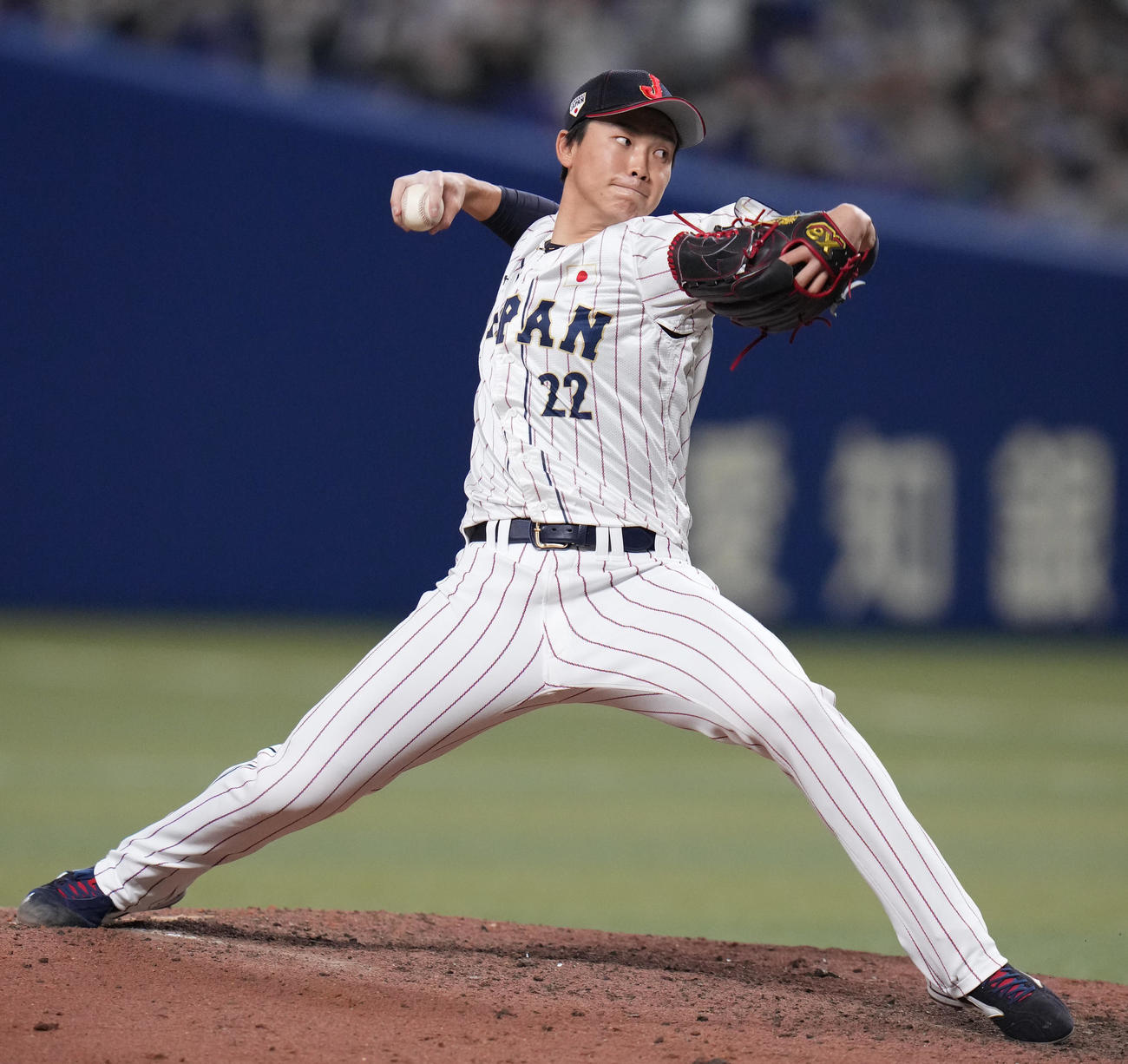 侍ジャパン対中日　試合後に行われたタイブレーク練習で登板する湯浅（撮影・狩俣裕三）