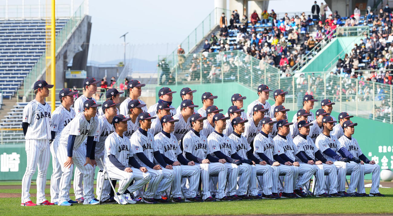 集合写真に納まる侍ジャパンの選手たち（2023年2月17日撮影）