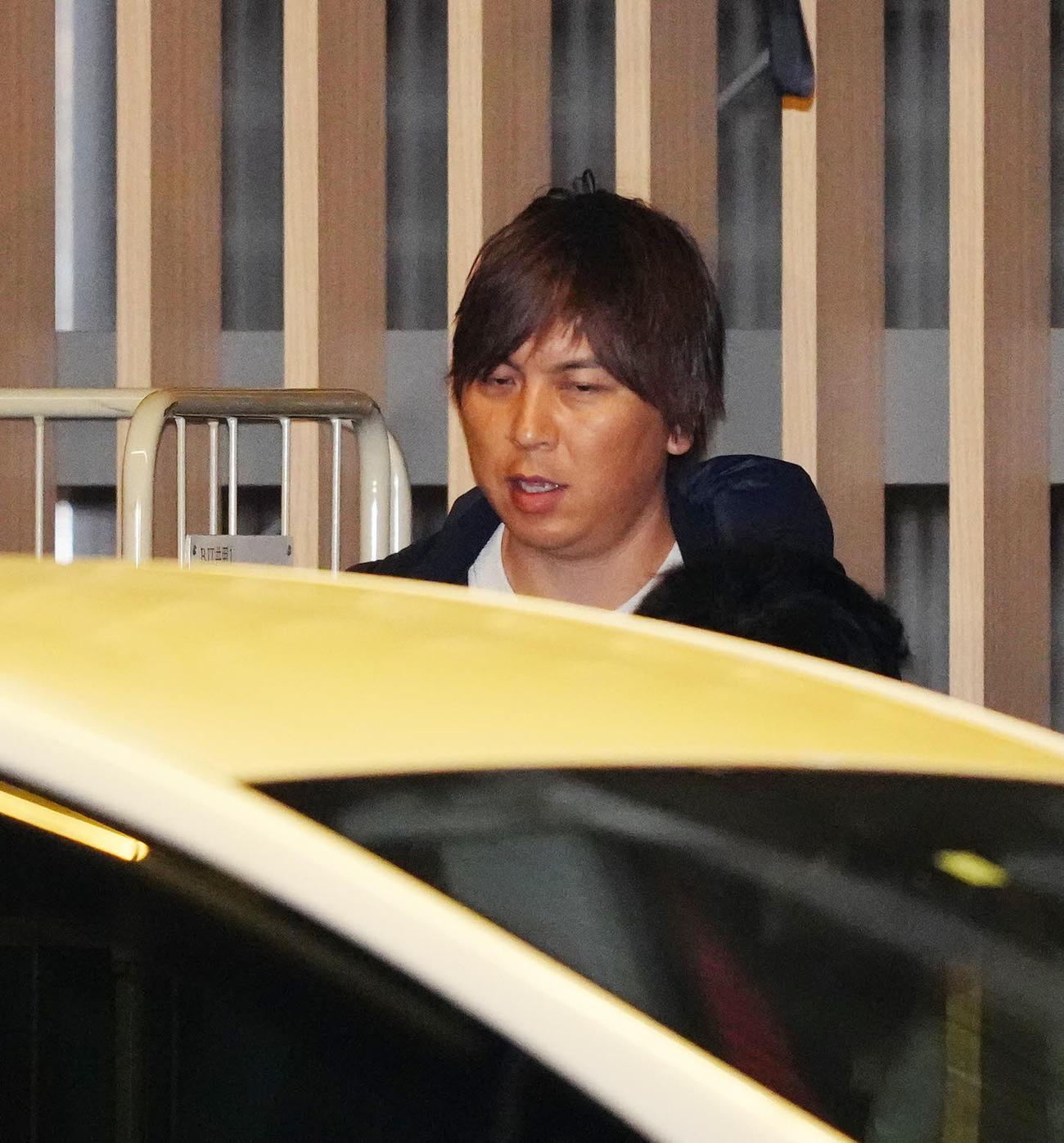 日本に帰国した大谷の水原通訳（撮影・江口和貴）