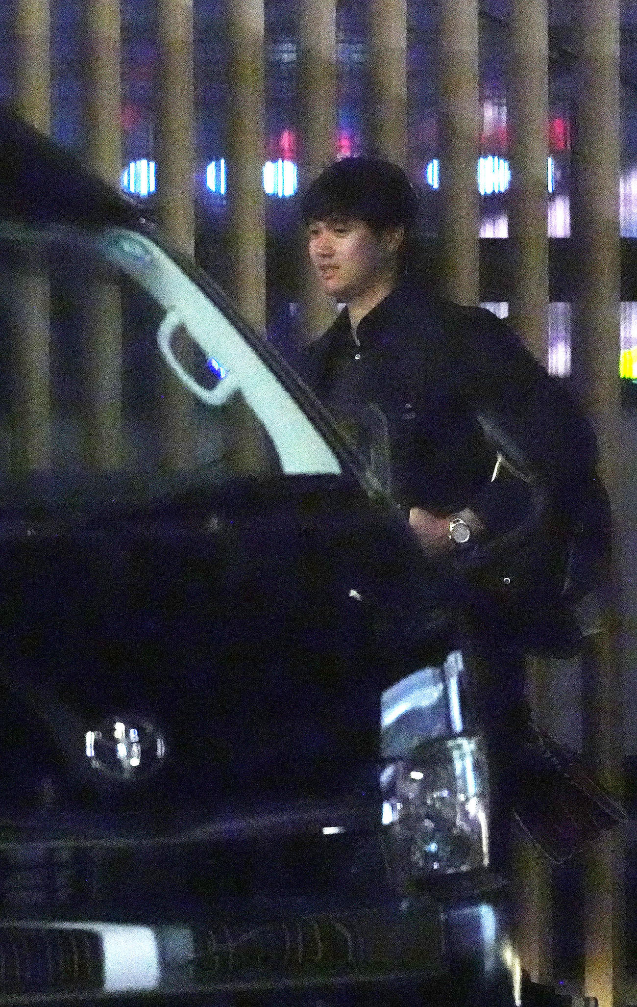 帰国し車に乗り込む大谷（撮影・横山健太）