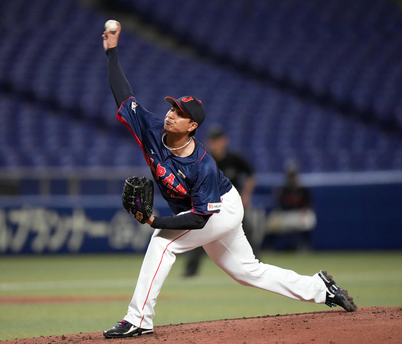 中日との合同練習で投球する宇田川（撮影・狩俣裕三）